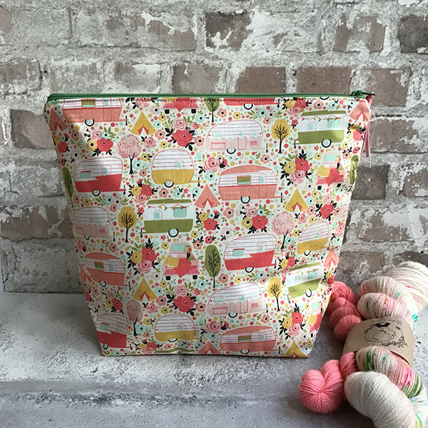Caravans Medium Zipper Bag