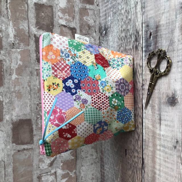 Hexi Small Zipper Bag